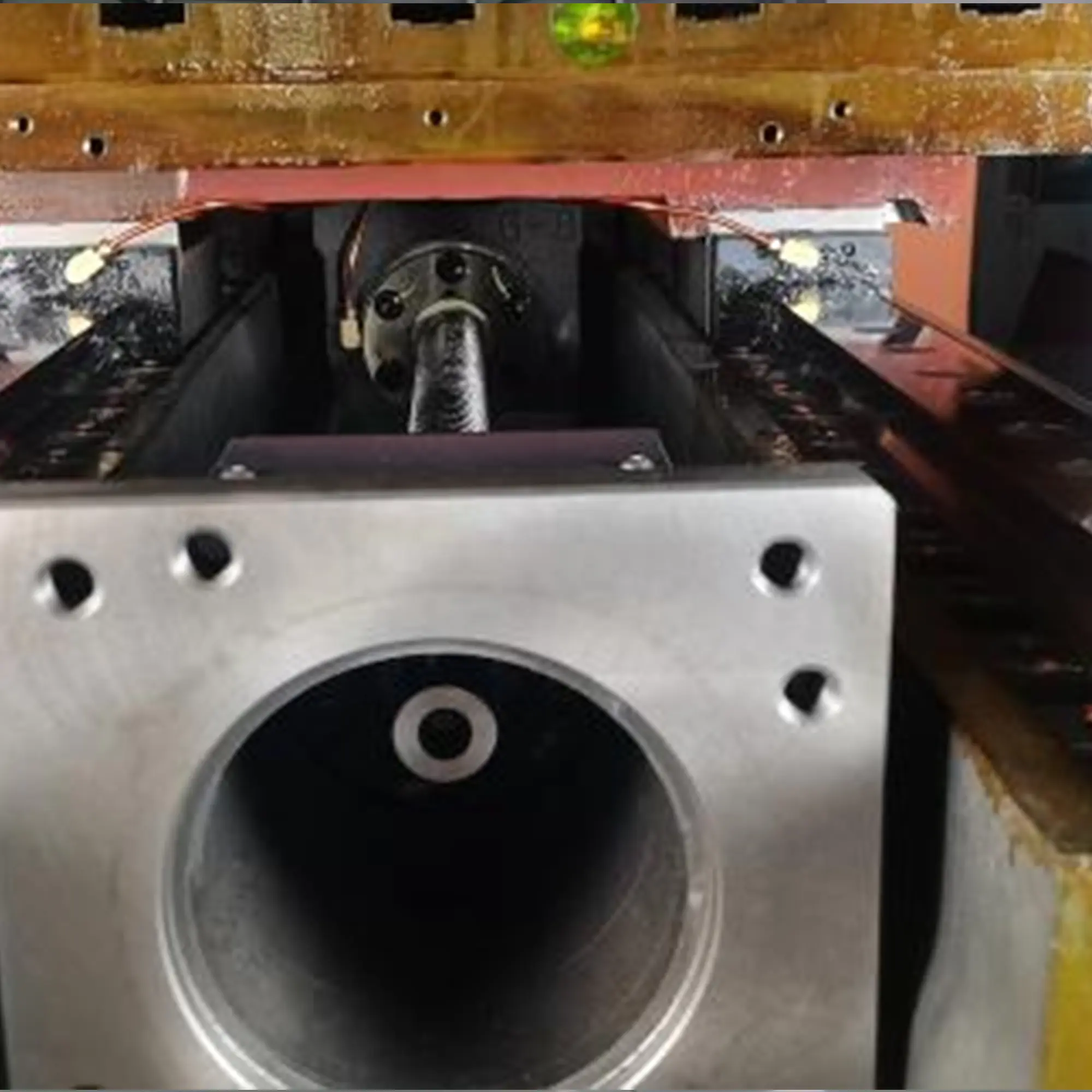Do you know what factors affect the machining accuracy of a machining center?